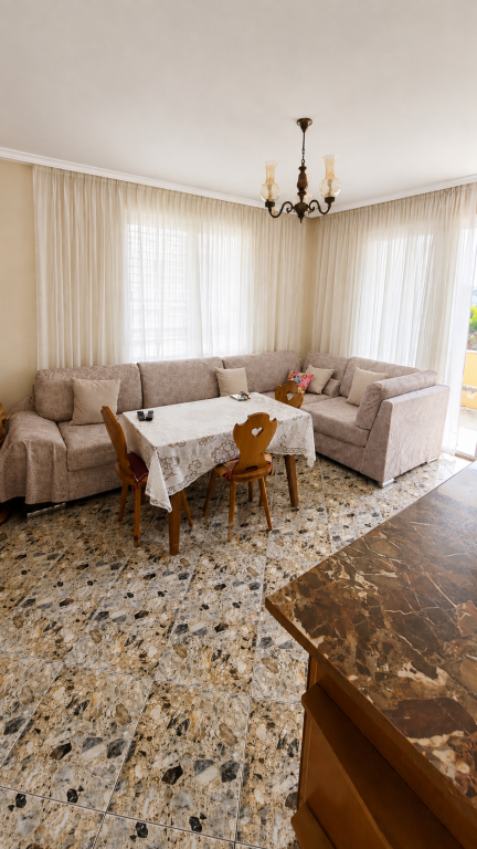 💫Shitet  Apartament 2+1+2 ballkone në zemër të Kavajë