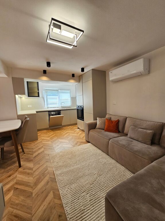 AFFITTASI APPARTAMENTO 2+1 – MIHAL GRAMENO-CASA PRIVATA PIANO 1 📍 Posizione: Mihal Grameno, vicino al Complesso Grand