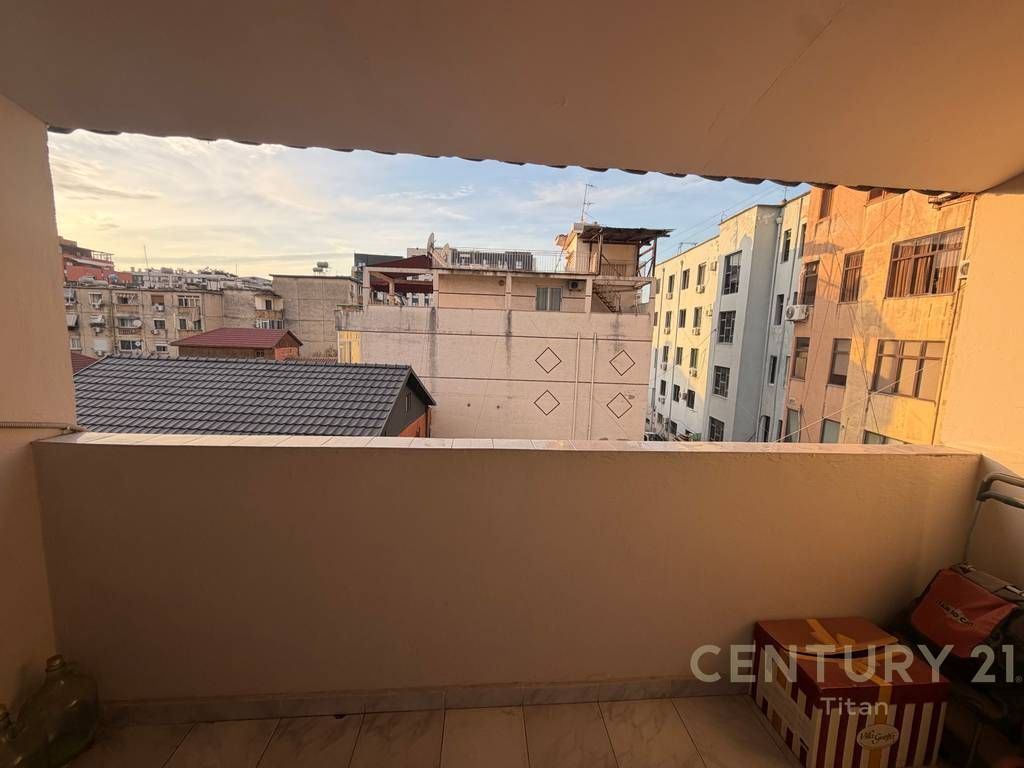 Shitet Apartament 2+1+2 ballkone te 21 Dhjetori