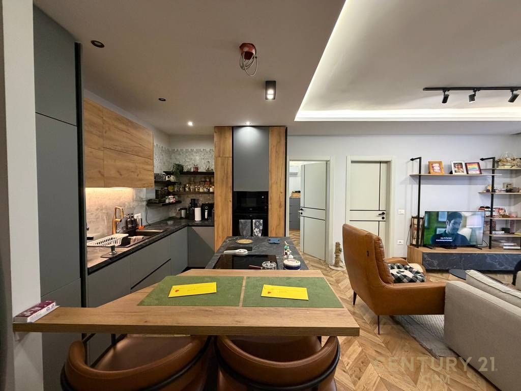 Apartament 2+1 per shitje tek Komuna e Parisit
