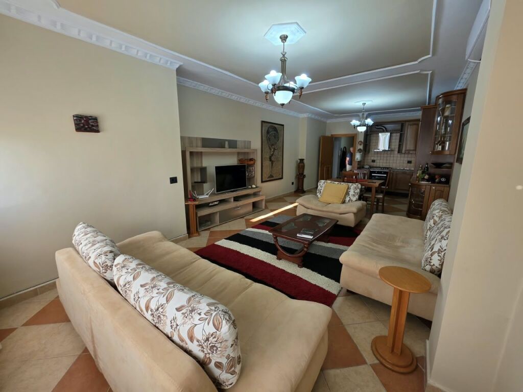 🏡 Apartament me qera 3+1 📍Blloku, Rruga Ismail Qemali