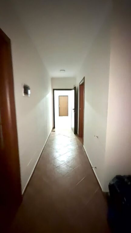 Shitet apartament 4+1 tek Pallatet Cabej