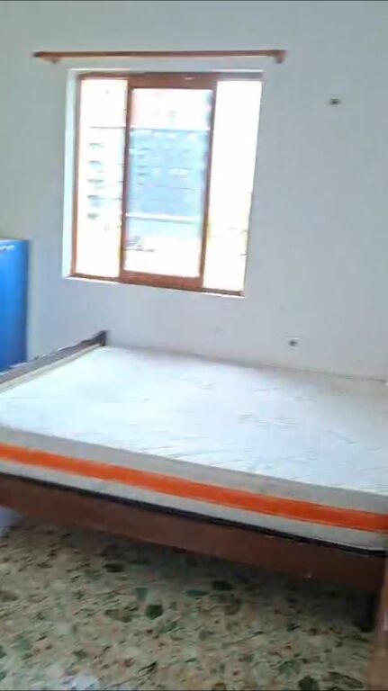 GARSIONERE 30000 LEKE.STACIONI I TRENIT