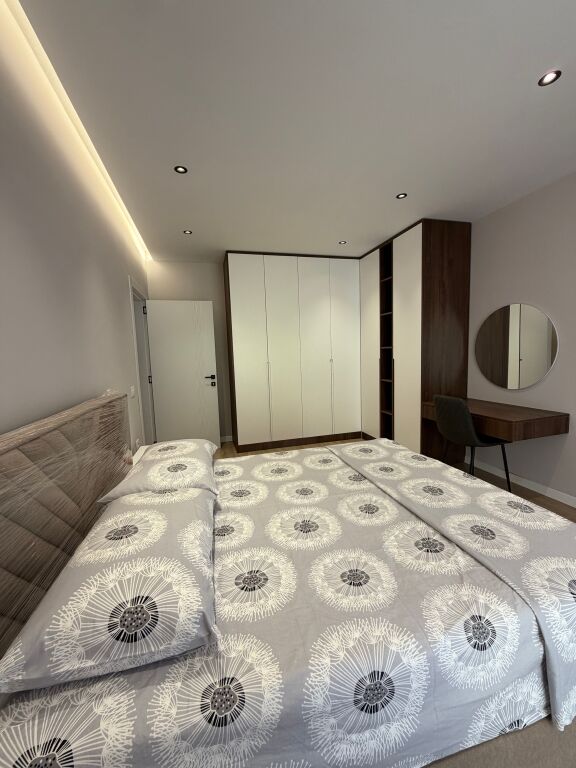 Apartment 1+1 I sapo mobiluar ne qender te selvia