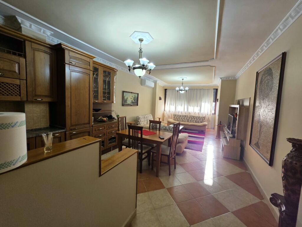 🏡 Apartament me qera 3+1 📍Blloku, Rruga Ismail Qemali