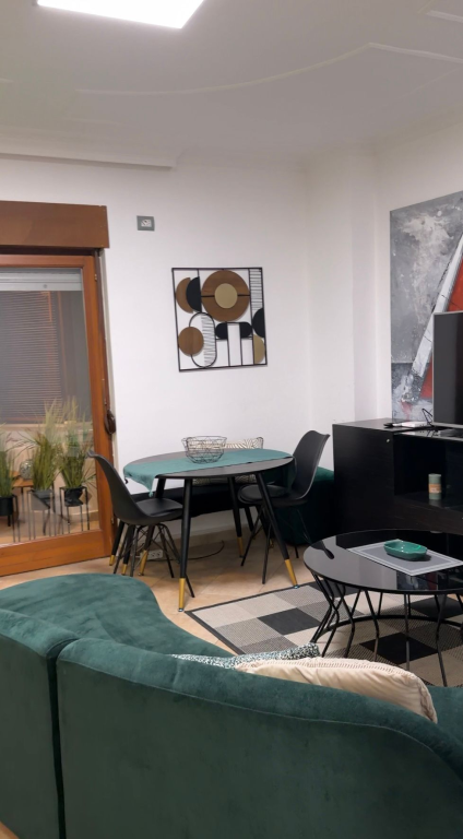 Jepet me qera apartament 2+1, te Rruga e Elbasanit