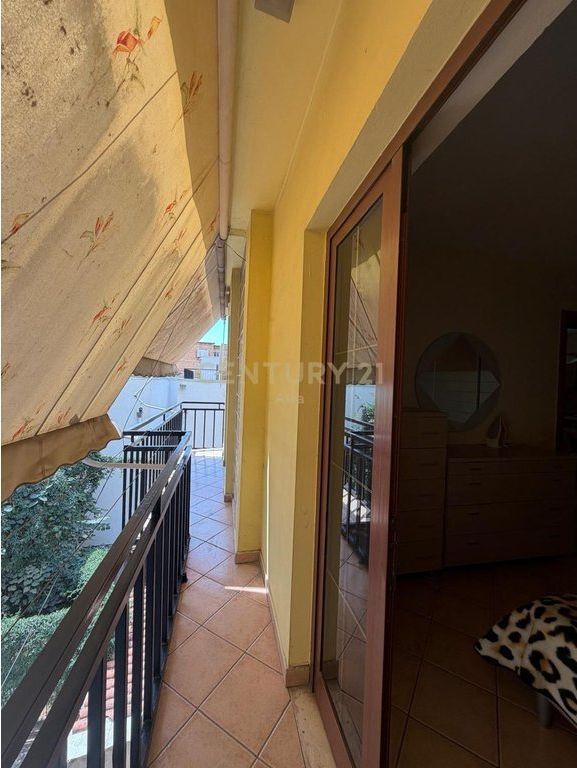 Jepet me qira apartament 2+1 tek Rruga e Kavajes!