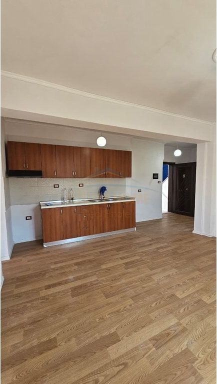 Shitet, Apartament 2+1, Spitali, Durrës 105,000 €    9,800,000 Lekë