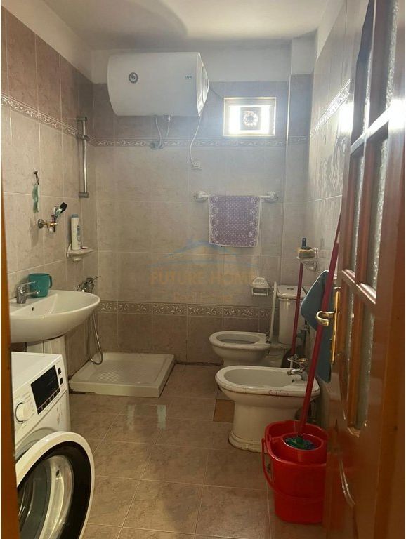 Shitet, Apartament 2+1, Rruga "Kongresi Manastirit", Tirane.