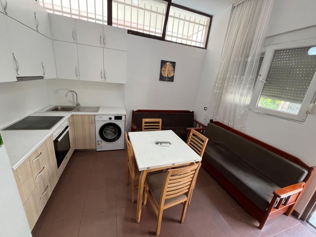 🏢Ne zonen e 5 Majit,jepet me qera apartament 1+1 i mobiluar.45,000 Leke
