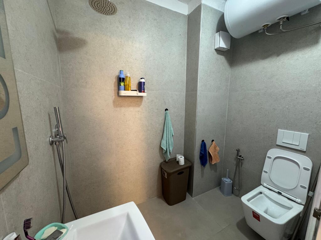 Shitet Apartament 1+1