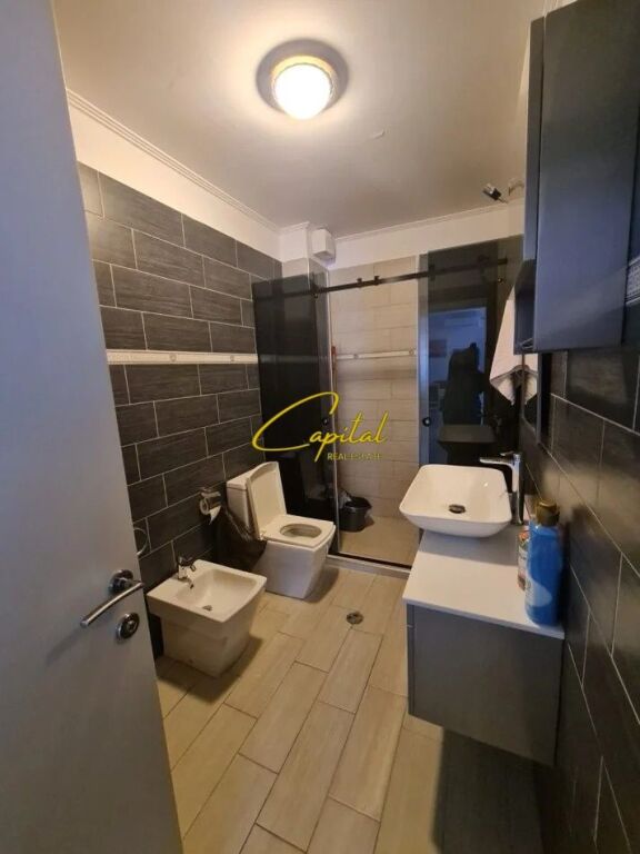 APARTAMENT ME QIRA 2+1+2 KOPSHTI BOTANIK 80.000 LEKE