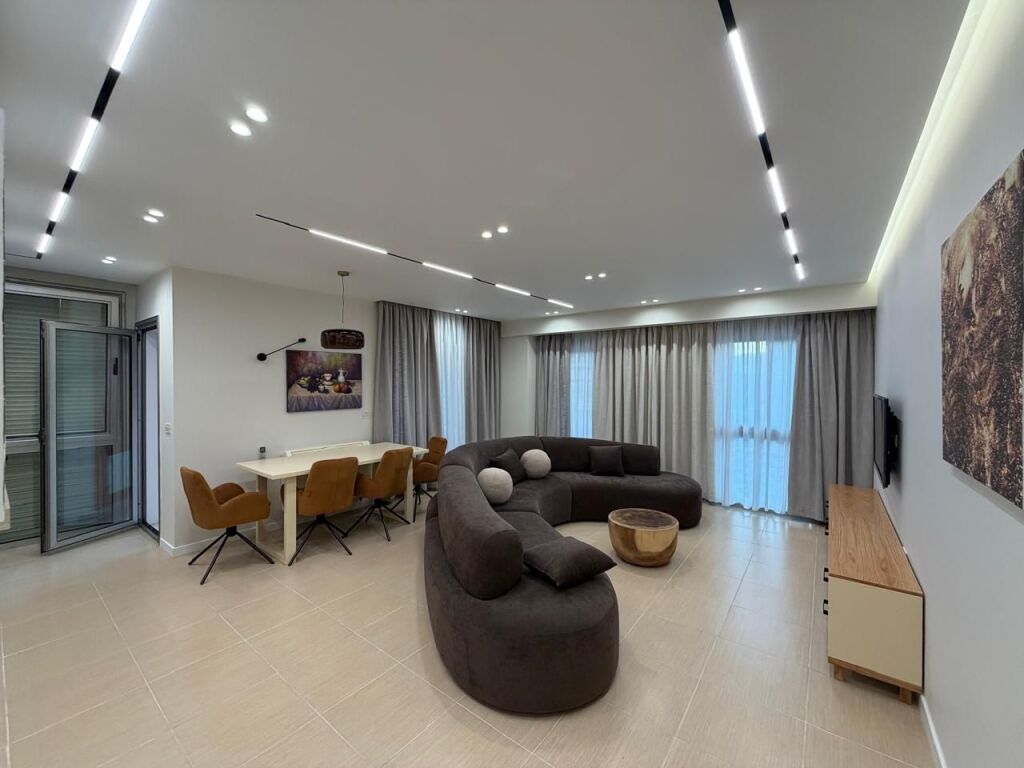 Qera,Apartament 3+1+2, TEK KOMPLEKSI NOBIS, LIQENI ARTIFICIAL