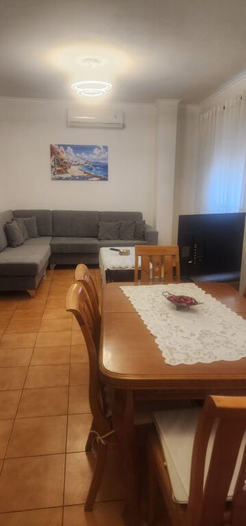Apartament 2+1 me qira – Rruga Zonja Çurre, prane Shkolles se Baletit, Tiranë