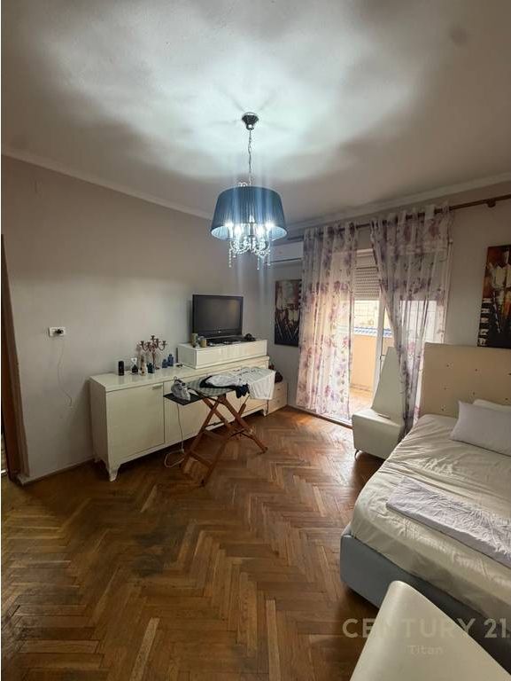 Shitet Apartament 2+1+2 ballkone te 21 Dhjetori