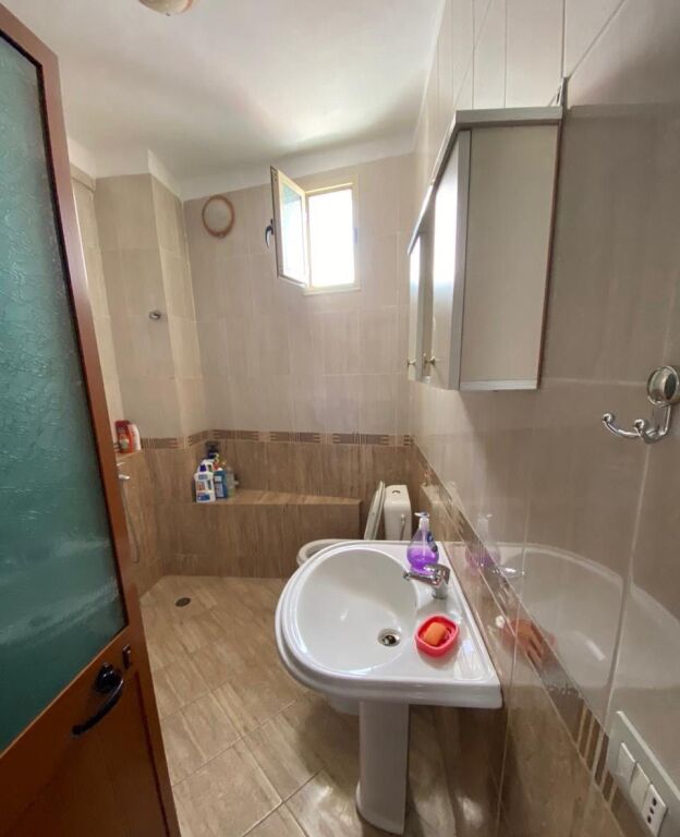 Affitto | Apartament 2 + 1 | Rruga Mine Peza | 700 €/mese