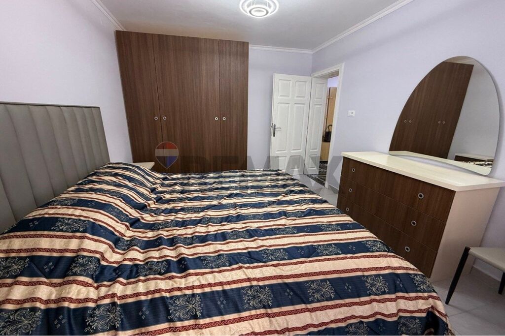 Jepet me qira apartament 3+1 në Bulevardin Zogu I!