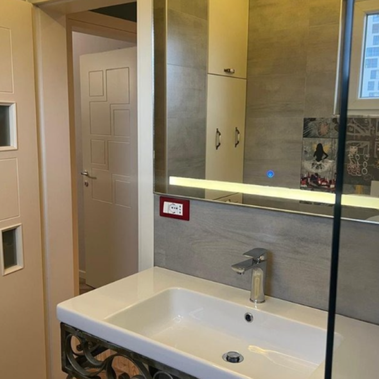 Shitet apartament 2+1+2 tek Rruga Mine Peza , Rruga e Durresit , Zogu i Zi !250.000 euro!!