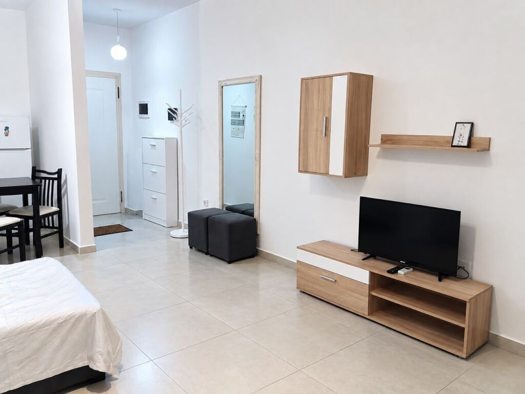 Jepet Me Qera Apartament 1+1+1 Ballkon