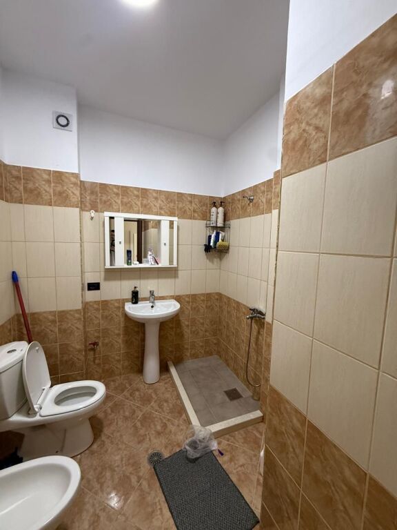 Vlore , Plazhi i vjeter, Shitet,1+1  pamje nga deti,  