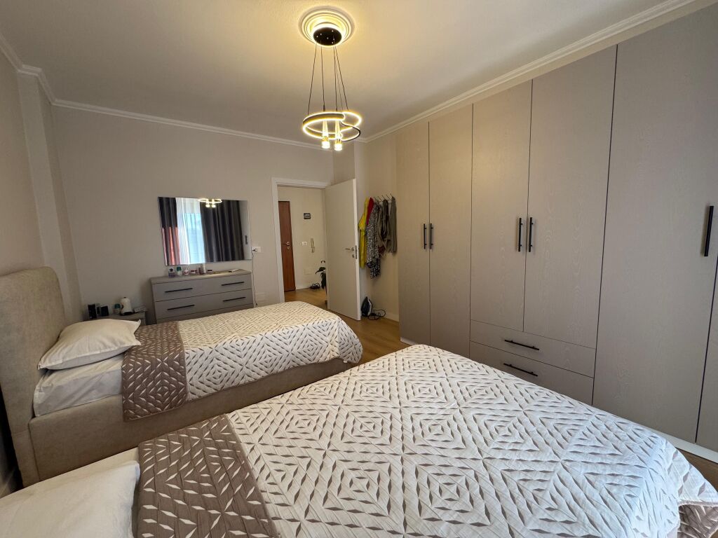 Shitet Apartament 1+1
