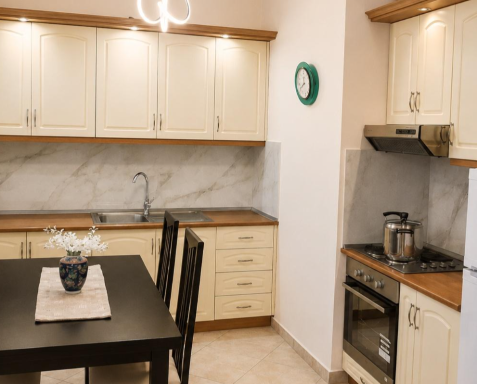 Apartment 2+1+2 for sale at Kavaja Street, former Bus Park, near Globe! 215 million leke!