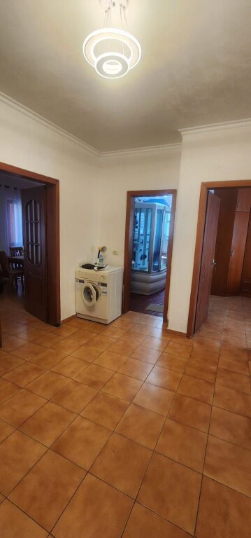 Apartament 2+1 me qira – Rruga Zonja Çurre, prane Shkolles se Baletit, Tiranë
