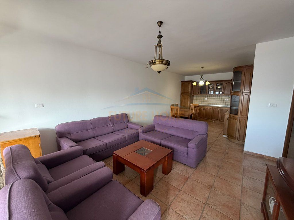 Qira, Apartament 2+1+2, Komuna e Parisit, Tiranë 650 €