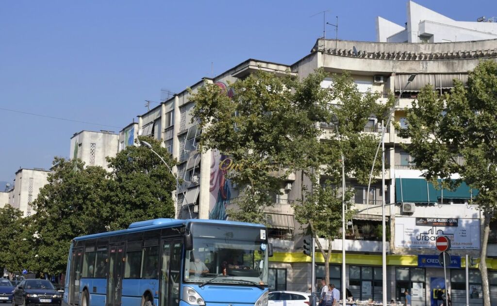 PAZARI I RI DYQAN PER QERA BUZE RRUGES KRYESORE QENDER