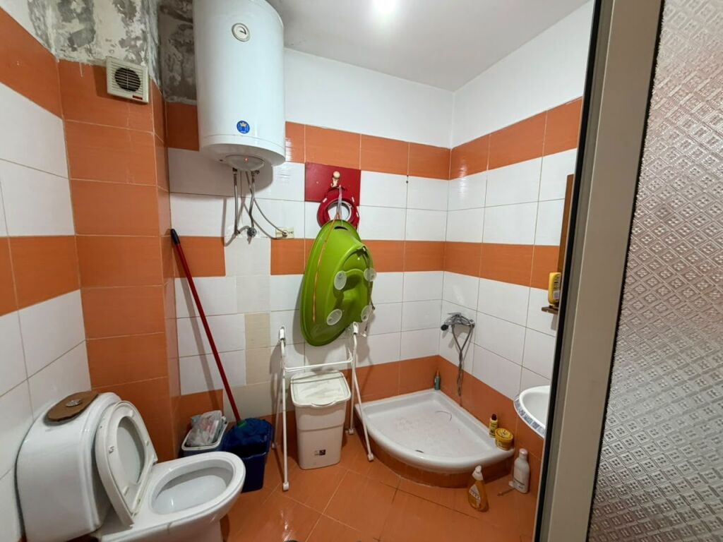 🏠 Apartment 2+1 for rent 📍 Area: Near the Terminal, Yellow Buildings, Casa Italia 🏢 Floor: 4 🛏️ Type: 2+1 💰 Price: 40,000 lek/month