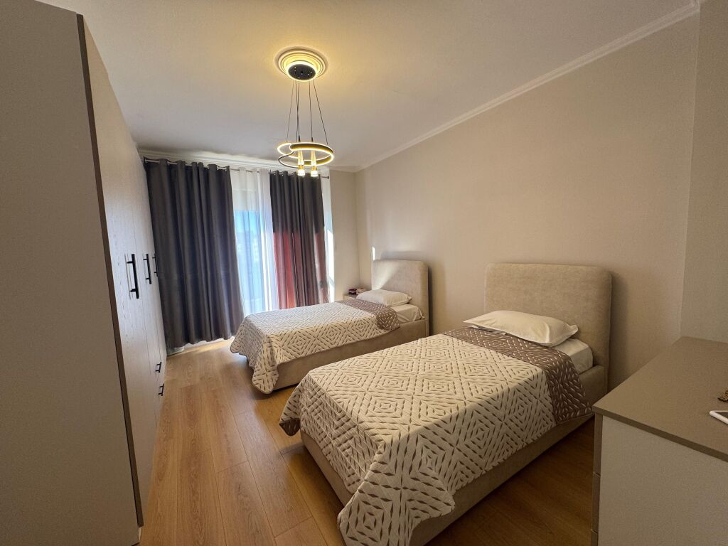 Shitet Apartament 1+1