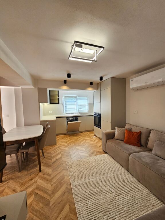 AFFITTASI APPARTAMENTO 2+1 – MIHAL GRAMENO-CASA PRIVATA PIANO 1 📍 Posizione: Mihal Grameno, vicino al Complesso Grand