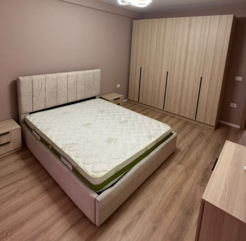 Shitet apartament 2+1+2 tek Rruga 5 Maji .