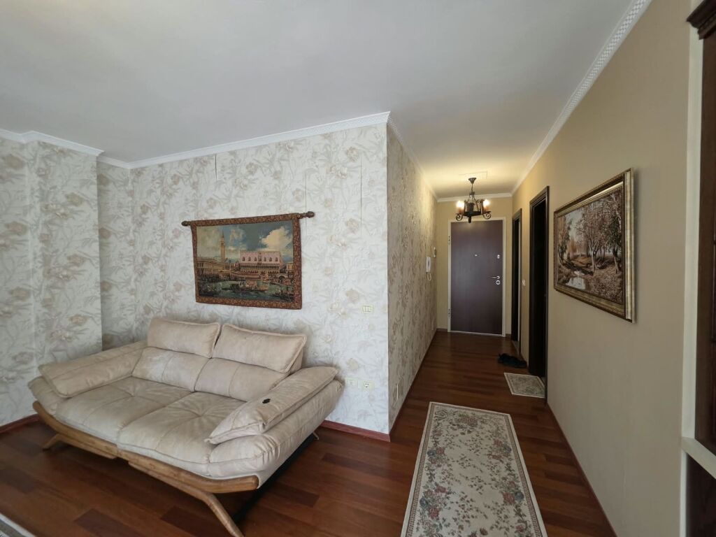 🏡 Apartament 1+1+Parkimi 📍 Pranë kopshtit Zoologjik   🏢 Kati 3 (me ashensor)  📐 Sipërfaqe: 75m² 🚗 Post parkimi i përfshirë  💰 Çmimi: 60.000 Lekë/Muaj