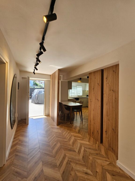 AFFITTASI APPARTAMENTO 2+1 – MIHAL GRAMENO-CASA PRIVATA PIANO 1 📍 Posizione: Mihal Grameno, vicino al Complesso Grand