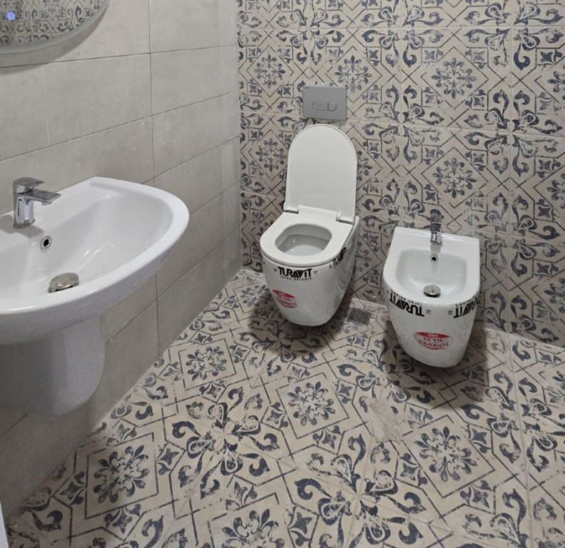 Jepet apartament 1+1 me qira tek Kompleksi Aura , Laprake , Rruga Dritan Hoxha , ish Dogana , Zogu i Zi ! 600 euro !