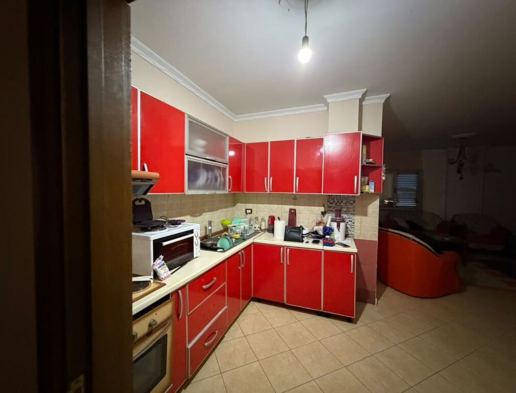 🏠 Jepet me qira apartament 2+1 📍 Zona: Pranë Terminalit, Pallatet e Verdha, Casa Italia