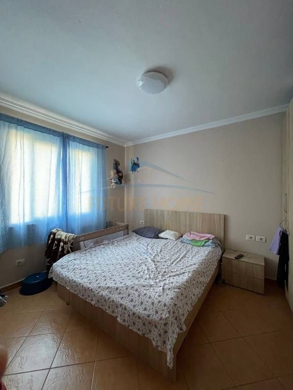 Shitet Apartament 1+1, Rruga e Thesarit, Fresk