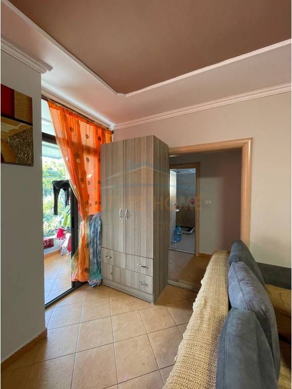 Shitet Apartament 1+1, Rruga e Thesarit, Fresk