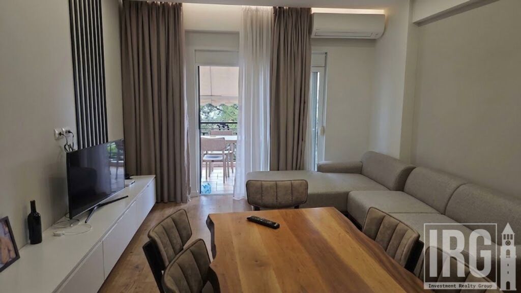 Jepet apartament 1+1+Post Parkimi me qira ne Sarande , Rruga Butrinti , 30 metra nga deti .