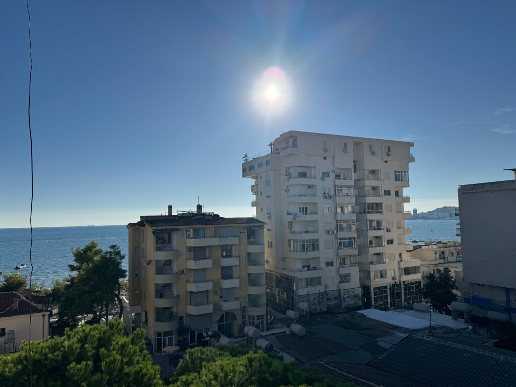 Shitet Apartament 1+1