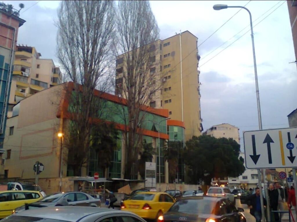 Apartament 1+1+post parkimi , i sapo mobiluar tek Shkolla e Baletit   