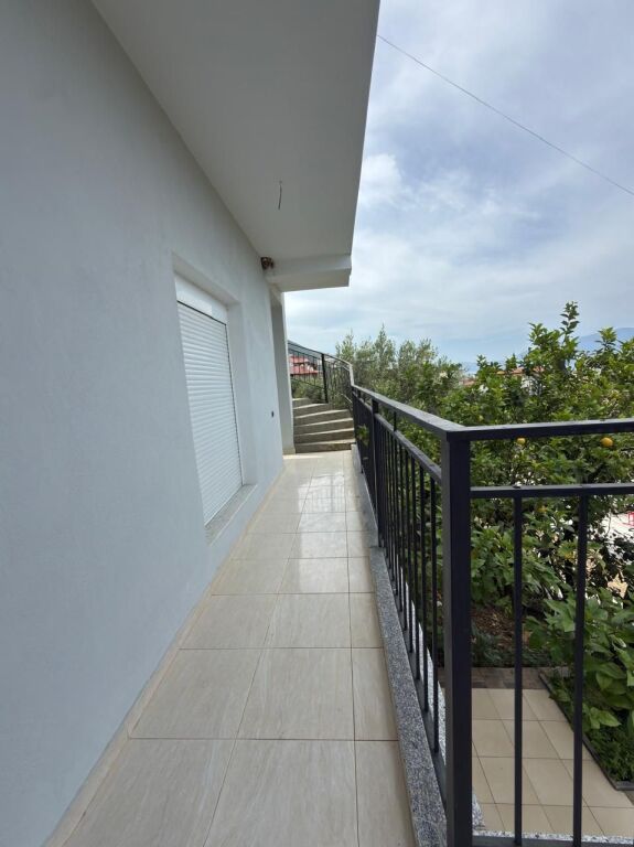 VILË ME QIRA – LUNGOMARE, VLORË | KODËR