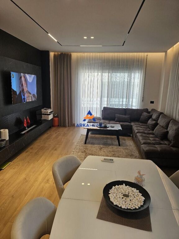 SHITET APARTAMENT 2+1+2 BALLKONE "AFER BOHEM LOUNGE, UNAZA E RE" 20.000.000 LEKE