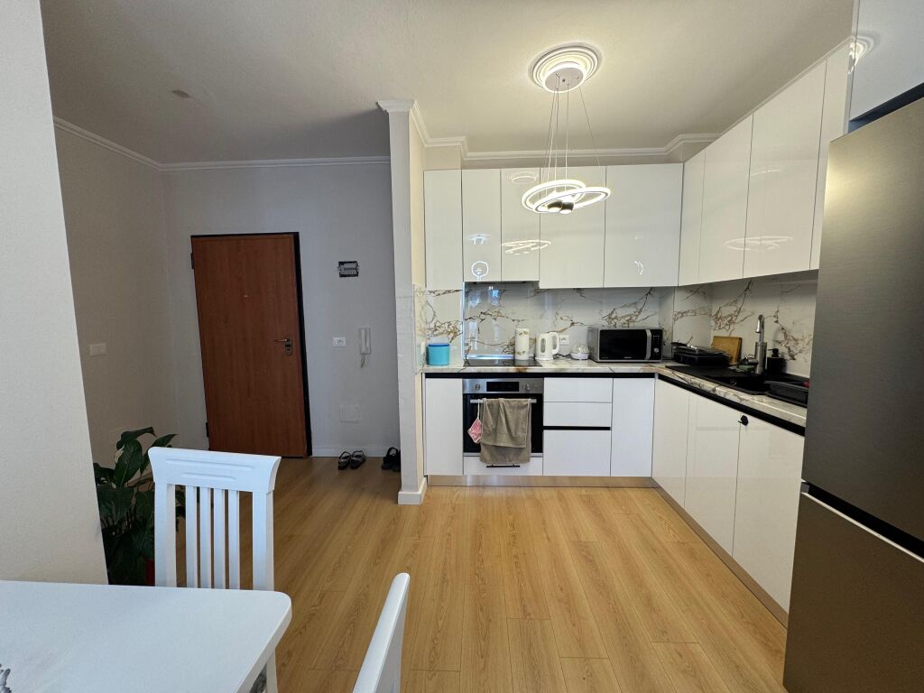Shitet Apartament 1+1