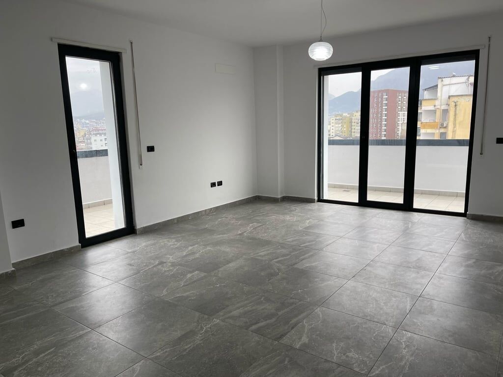 Apartament 2+1 per shitje tek Farmacia 10!