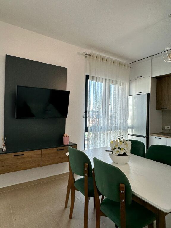 APARTAMENT ME QERA 1+1 RRUGA E DIBRES 55.000 LEKE FH-93503