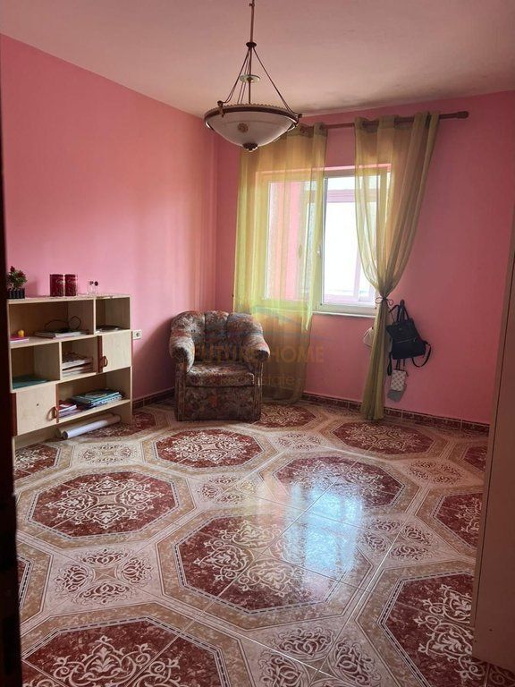 Shitet, Apartament 2+1, Rruga "Kongresi Manastirit", Tirane.