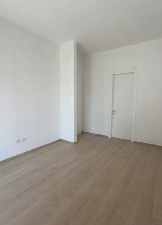 Appartamento 2+1 in affitto presso Kompleksi Delijorgji, Rruga e Kavajes! Anche per ufficio! 900 euro!