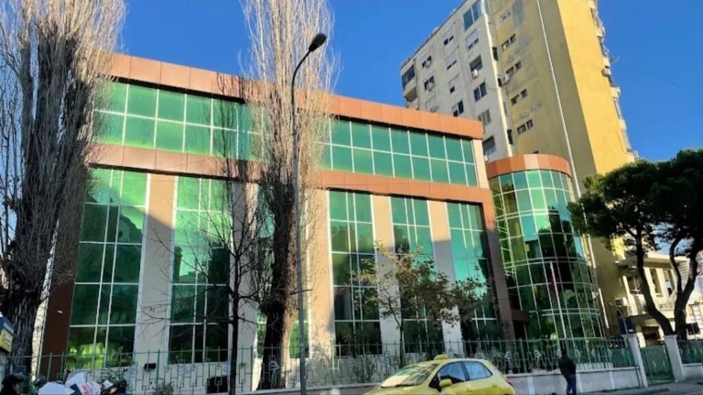 Apartament 1+1+post parkimi , i sapo mobiluar tek Shkolla e Baletit   